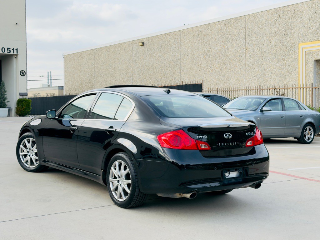 2011 INFINITI G37 Image 6