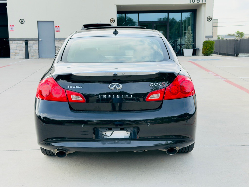 2011 INFINITI G37 Image 7
