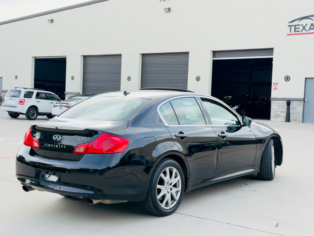 2011 INFINITI G37 Image 9