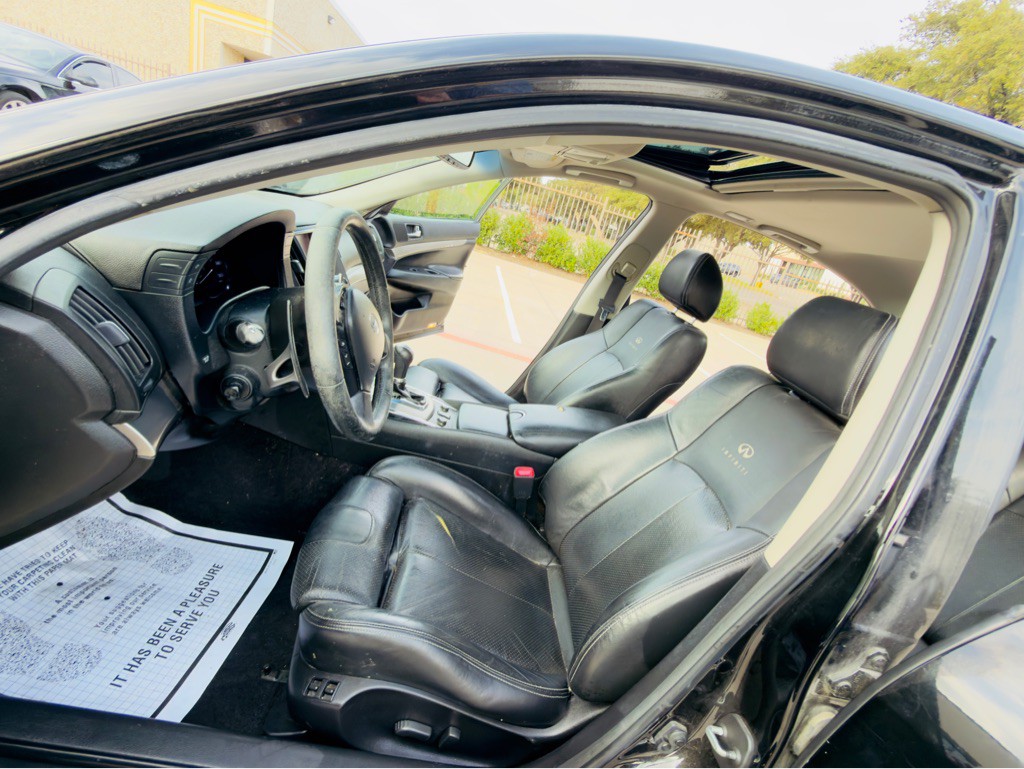 2011 INFINITI G37 Image 12