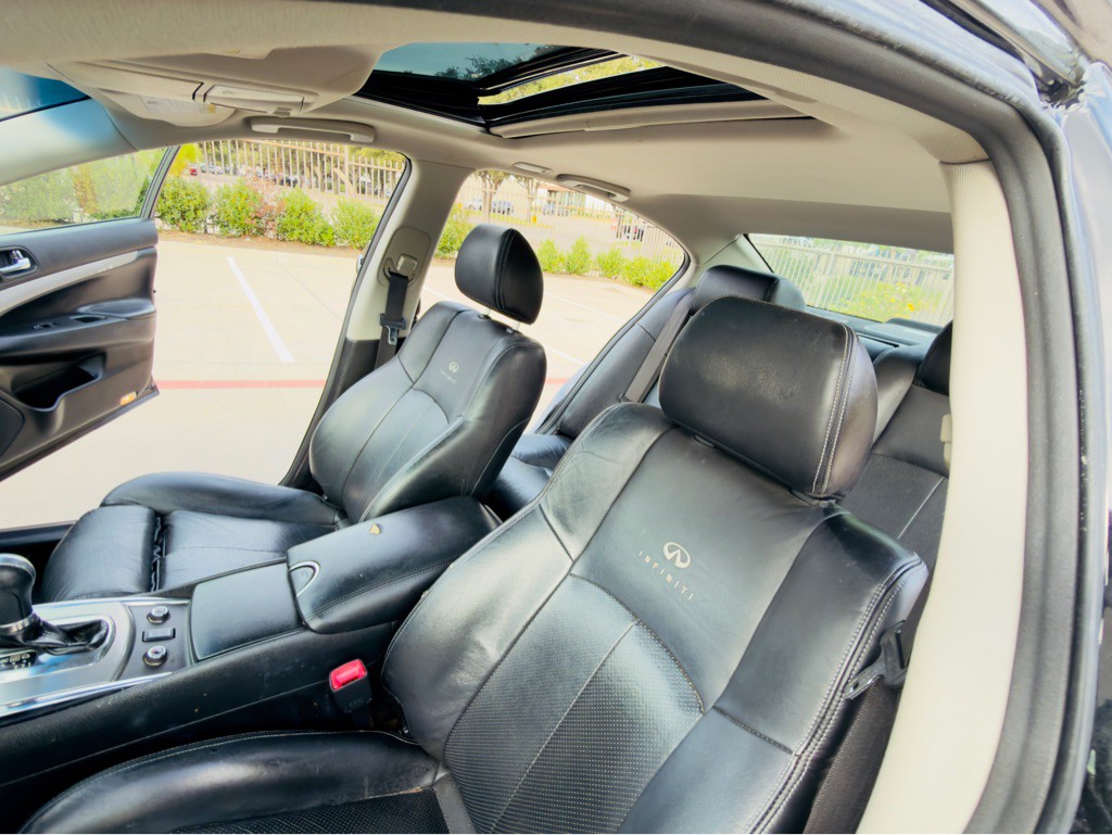 2011 INFINITI G37 Image 13