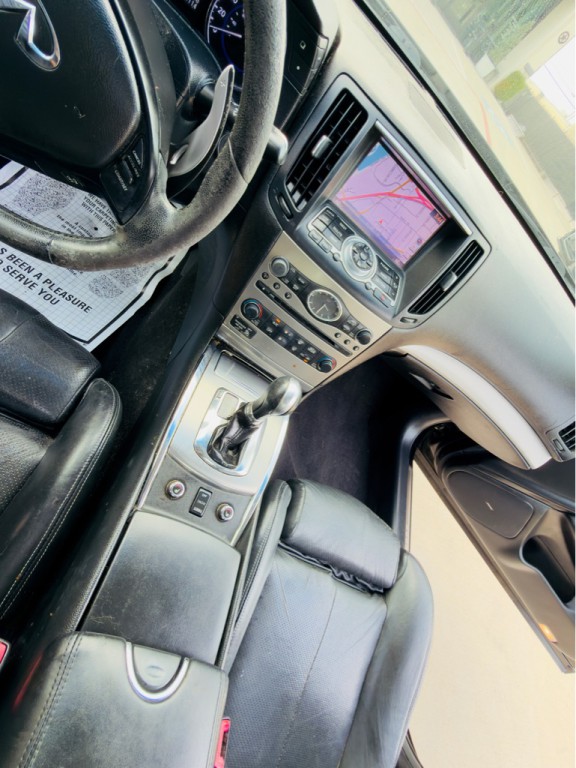 2011 INFINITI G37 Image 14