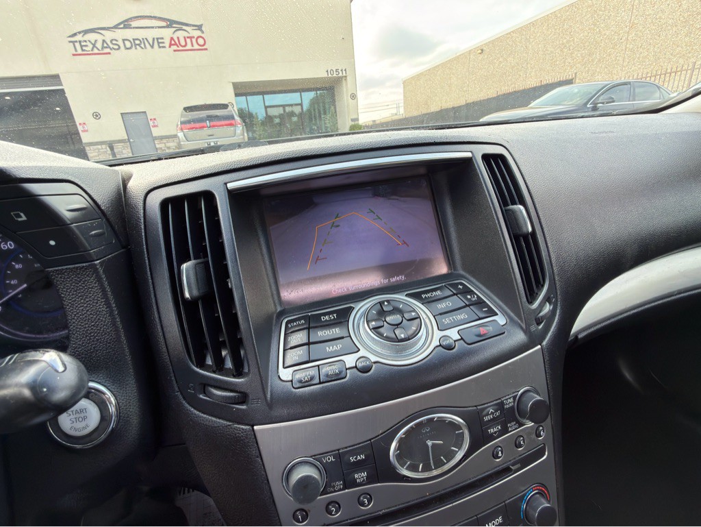 2011 INFINITI G37 Image 16