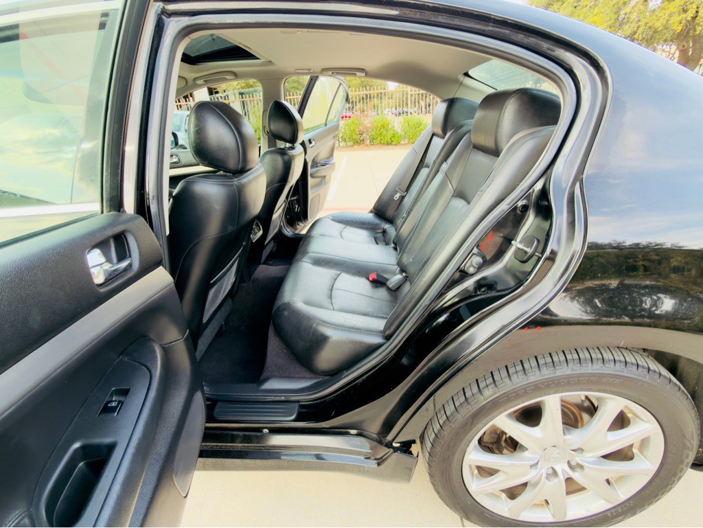 2011 INFINITI G37 Image 17
