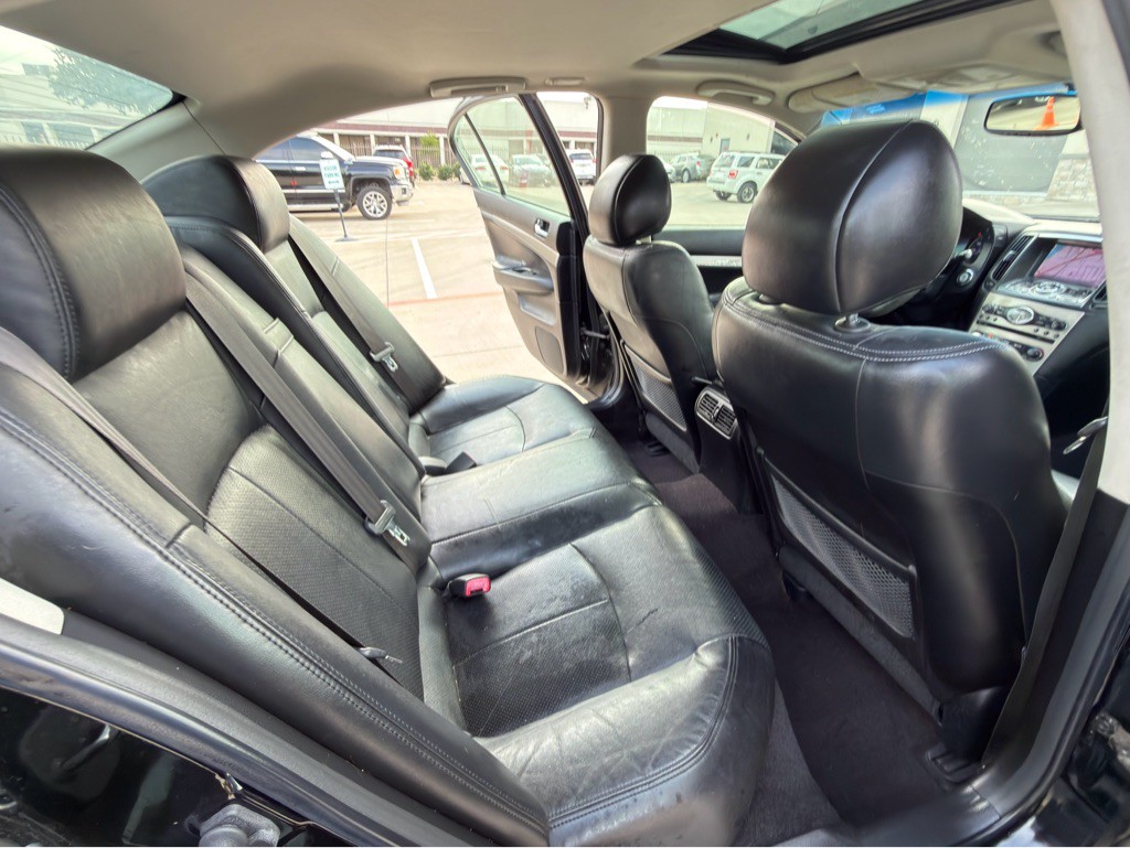 2011 INFINITI G37 Image 19