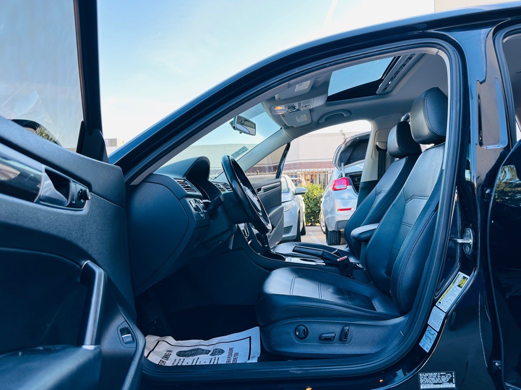 2016 Volkswagen Passat Image 11