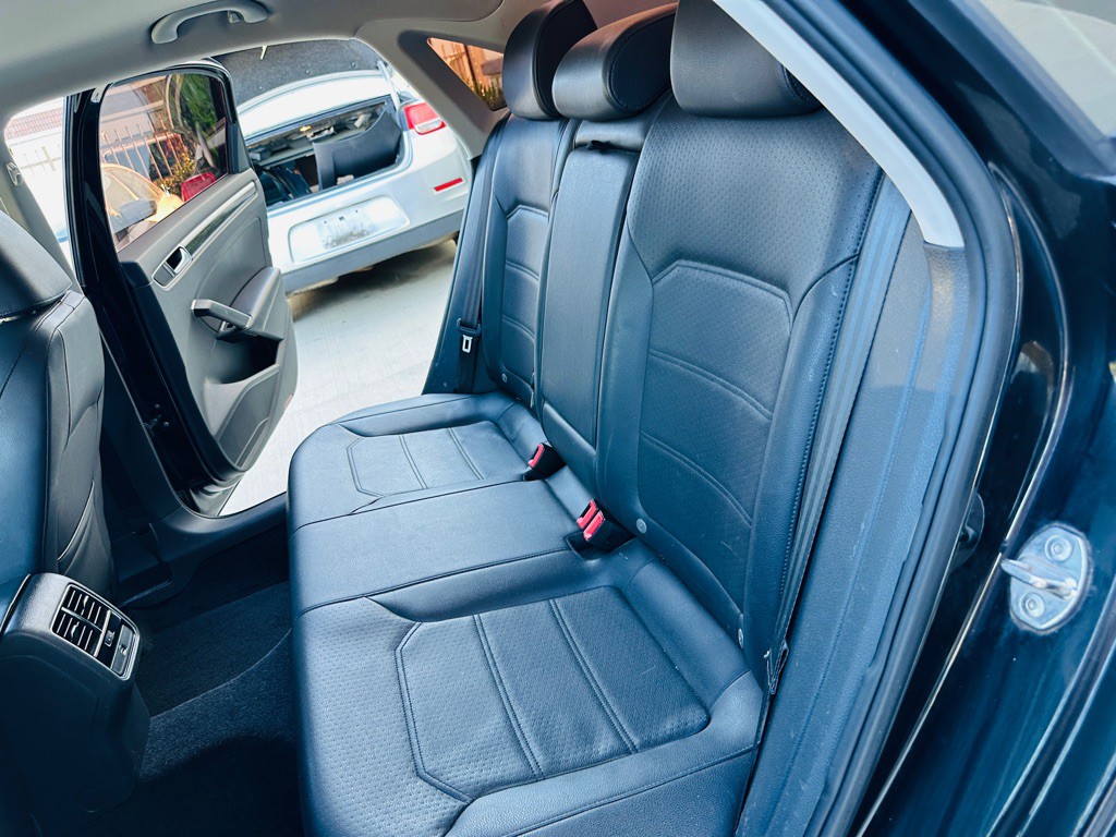 2016 Volkswagen Passat Image 15