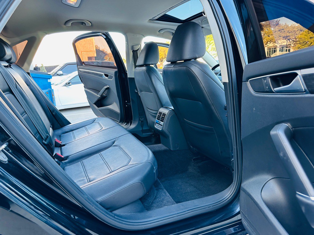 2016 Volkswagen Passat Image 16