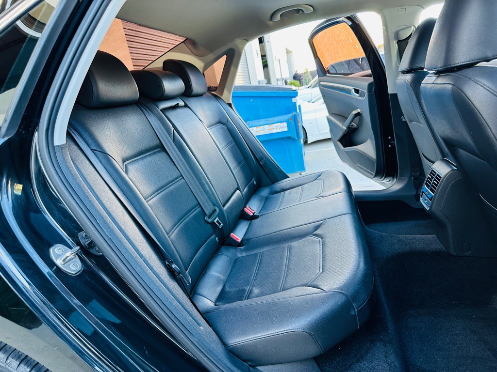 2016 Volkswagen Passat Image 17