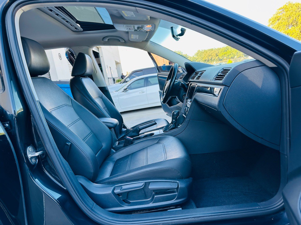 2016 Volkswagen Passat Image 18