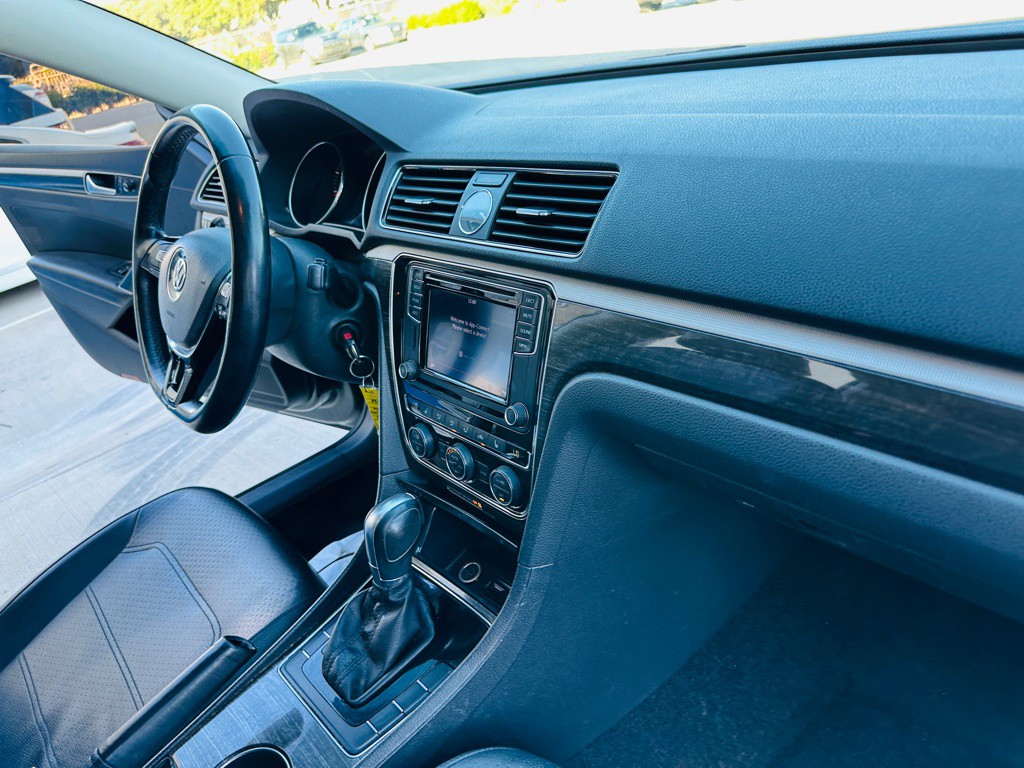 2016 Volkswagen Passat Image 20