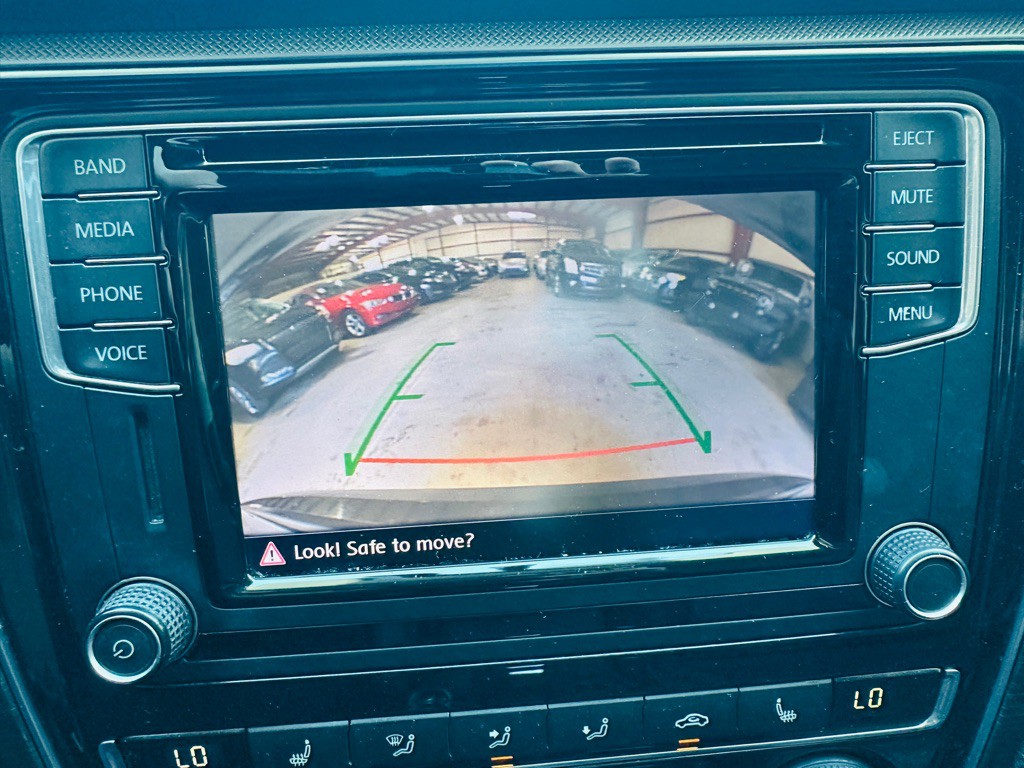 2016 Volkswagen Passat Image 22