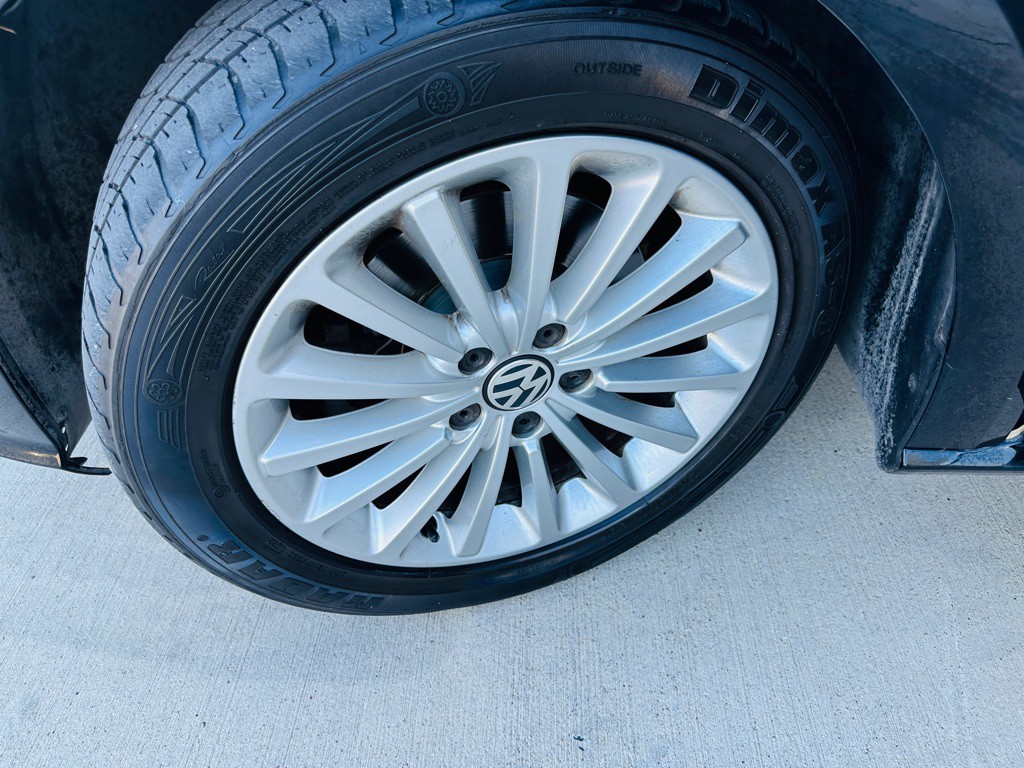 2016 Volkswagen Passat Image 23