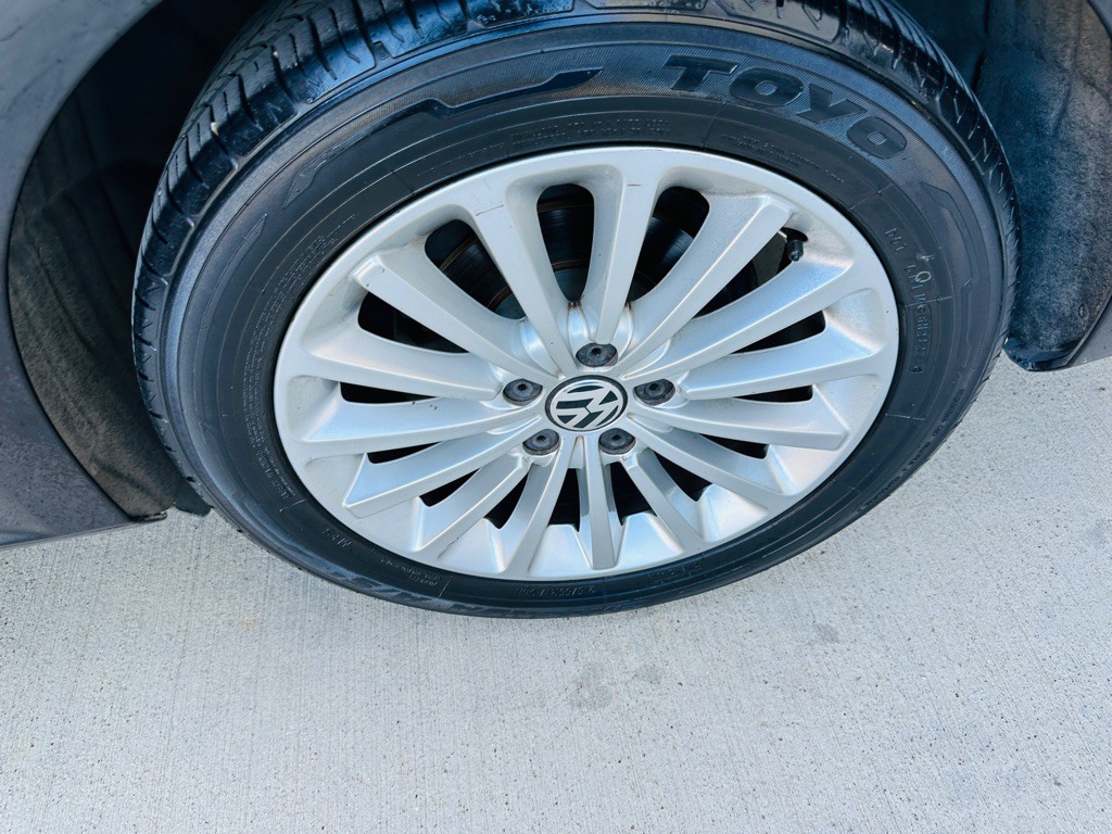 2016 Volkswagen Passat Image 24