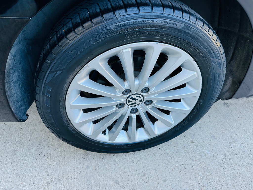 2016 Volkswagen Passat Image 25