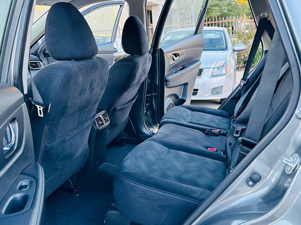 2016 Nissan Rogue Image 16