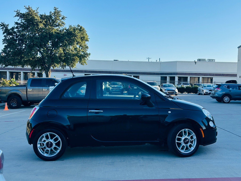 2015 FIAT 500 Image 9