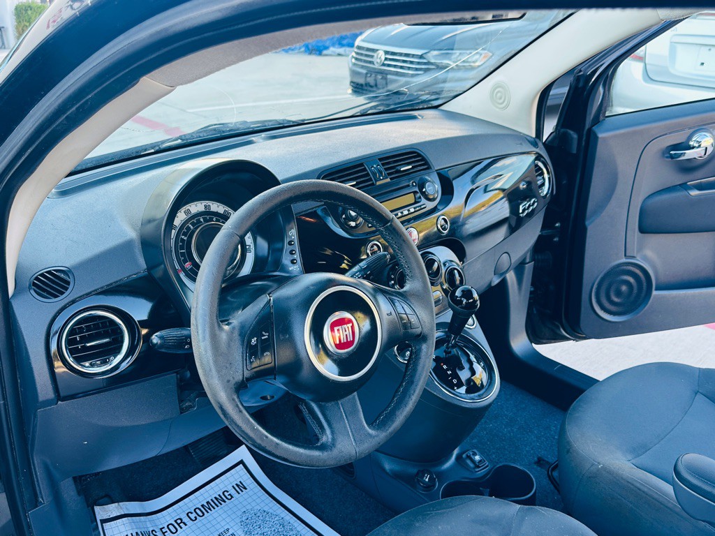 2015 FIAT 500 Image 11