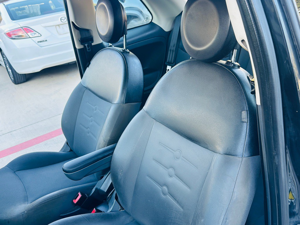 2015 FIAT 500 Image 12