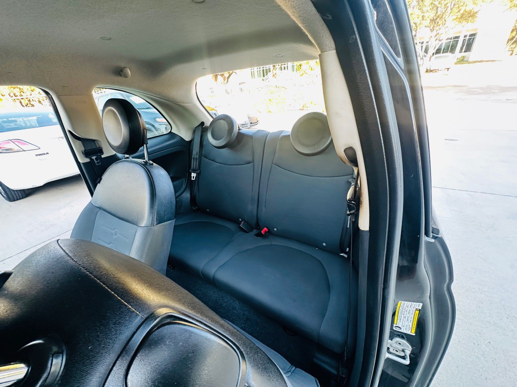 2015 FIAT 500 Image 13