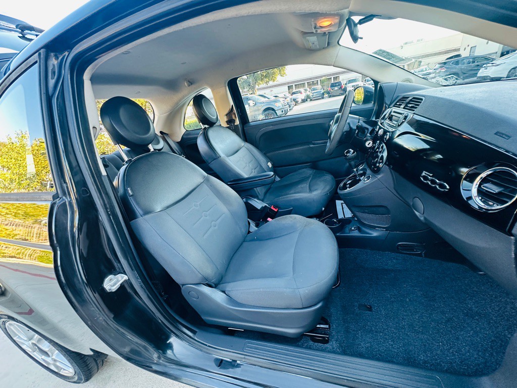 2015 FIAT 500 Image 16