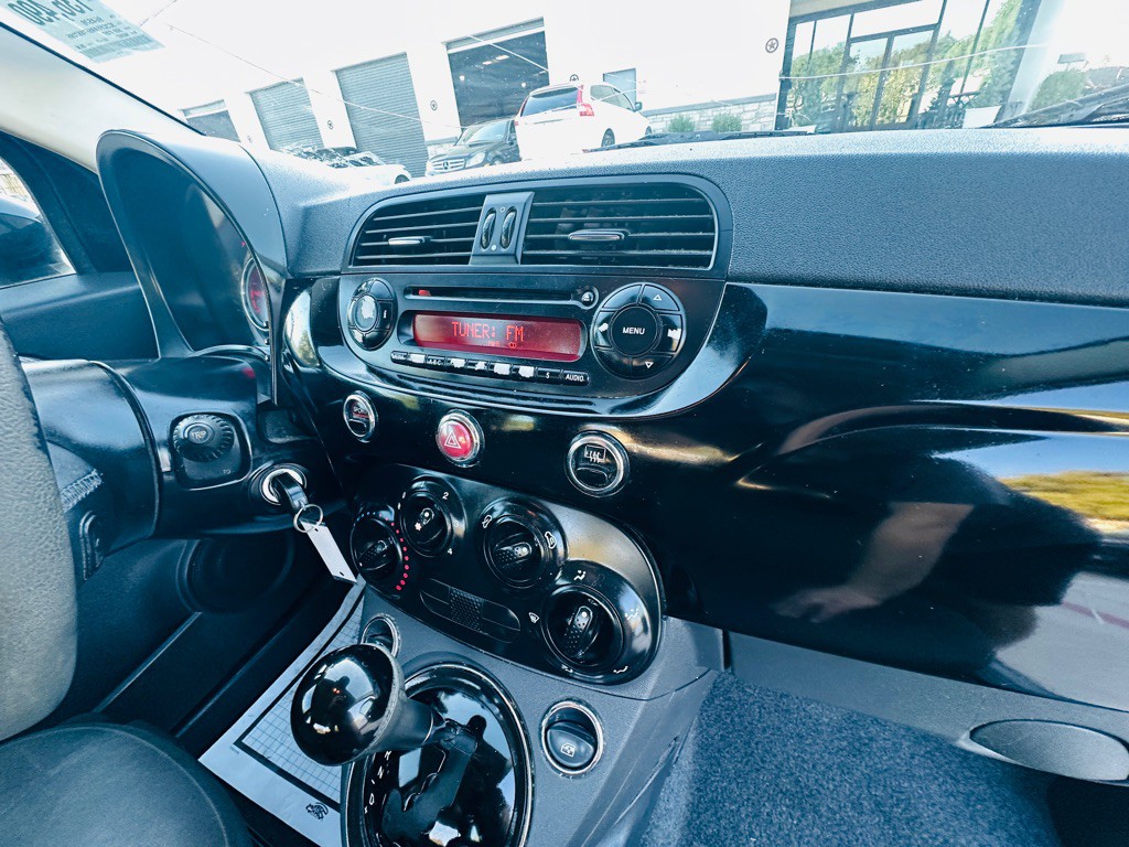 2015 FIAT 500 Image 17