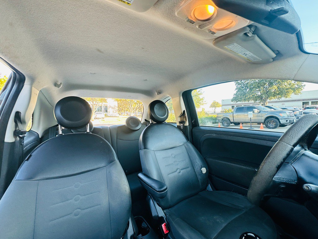 2015 FIAT 500 Image 18