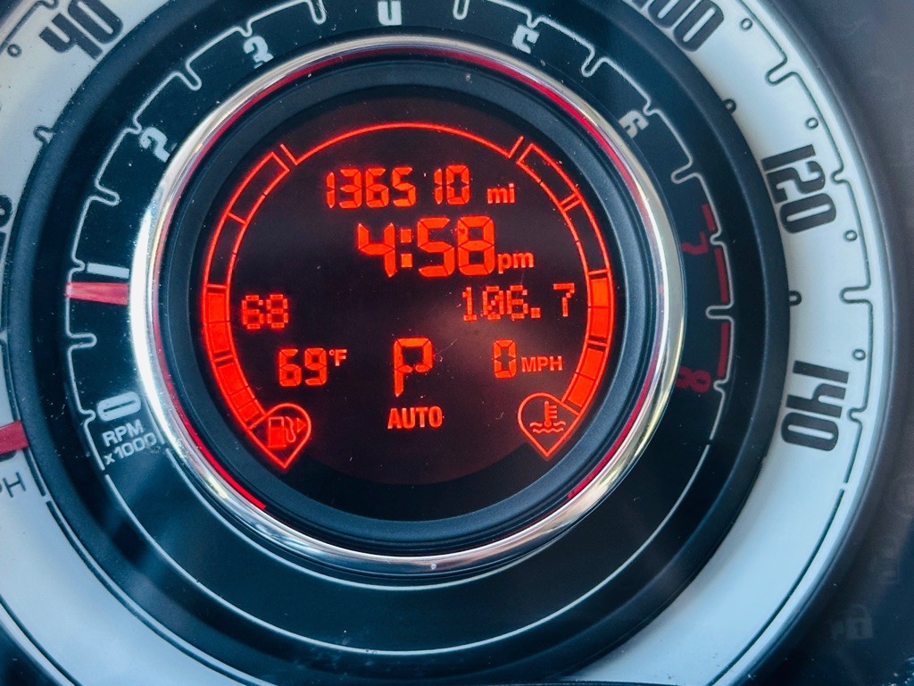 2015 FIAT 500 Image 19