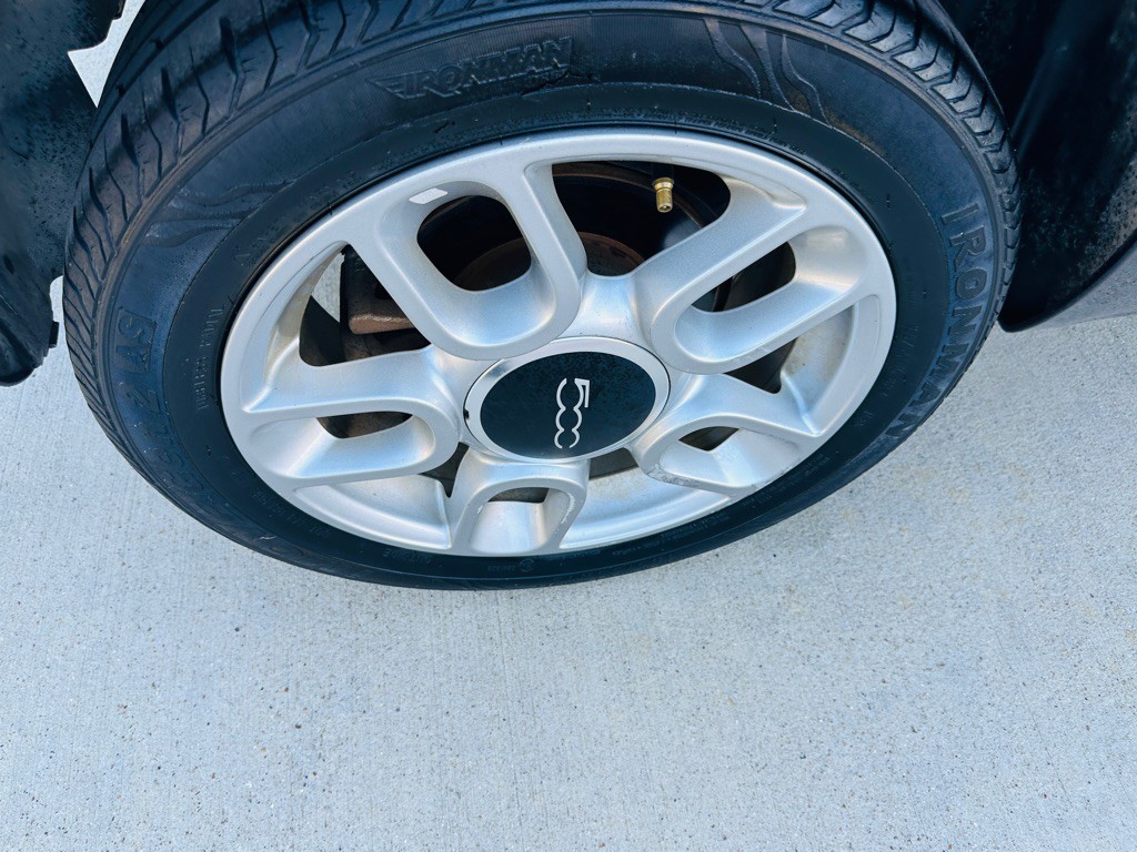 2015 FIAT 500 Image 22