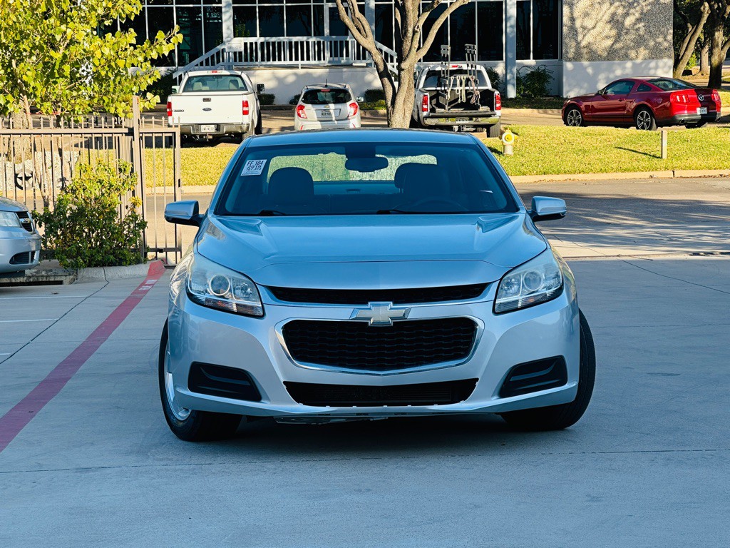 2016 Chevrolet Malibu Image 2