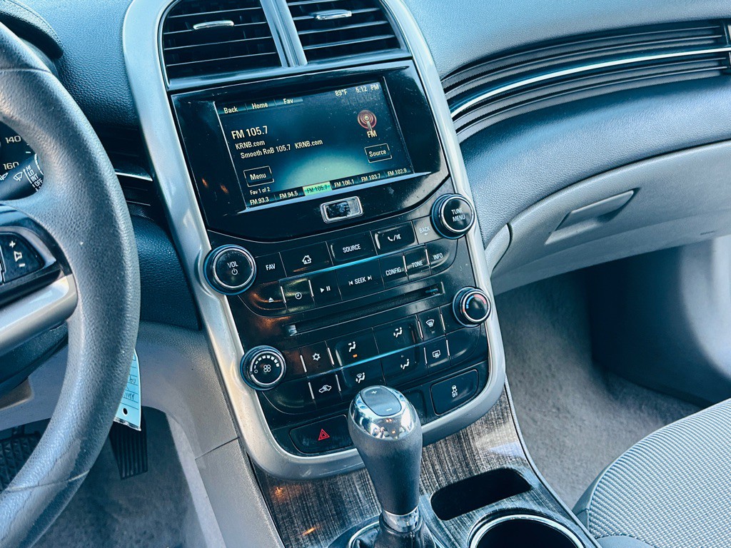 2016 Chevrolet Malibu Image 14