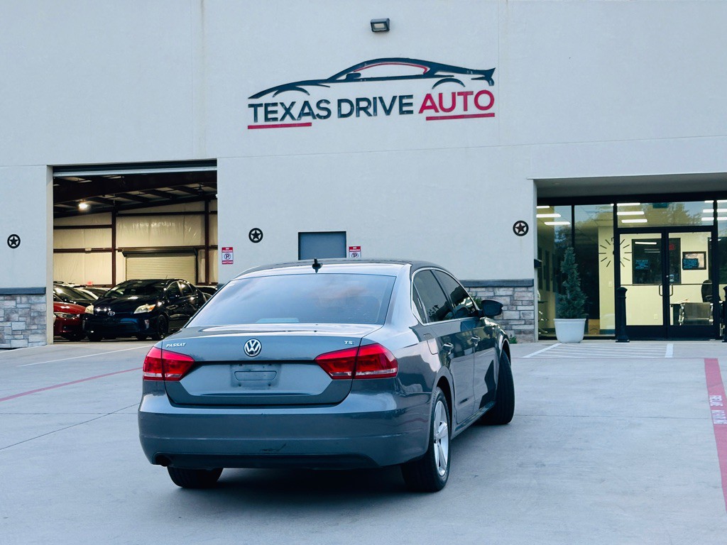 2014 Volkswagen Passat Image 12