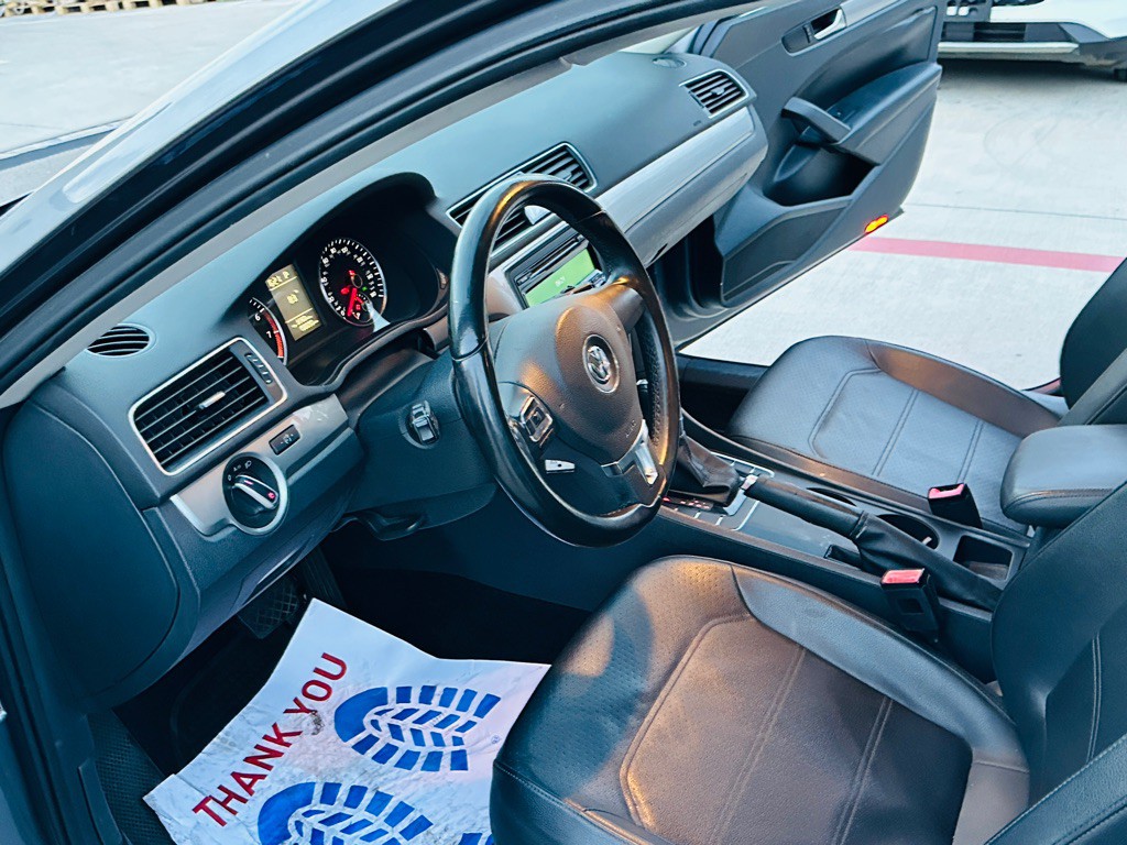 2014 Volkswagen Passat Image 15