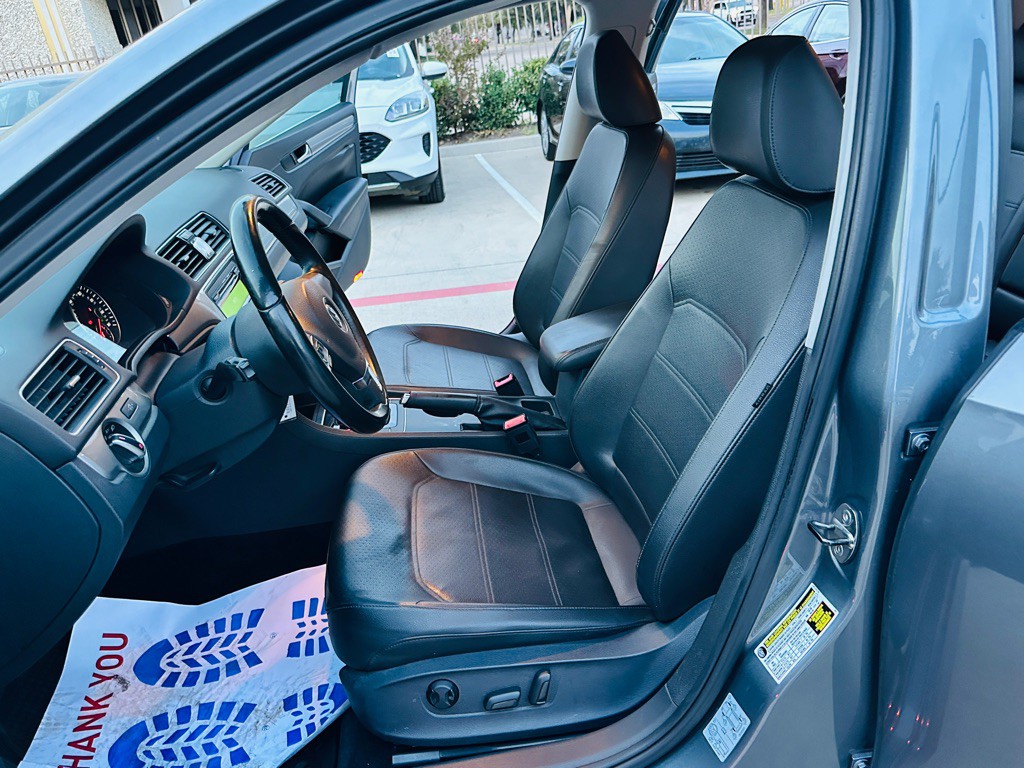 2014 Volkswagen Passat Image 16