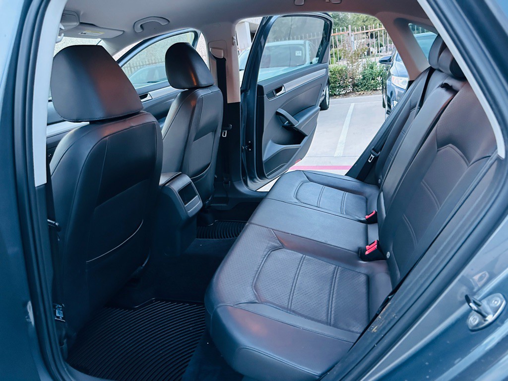 2014 Volkswagen Passat Image 17