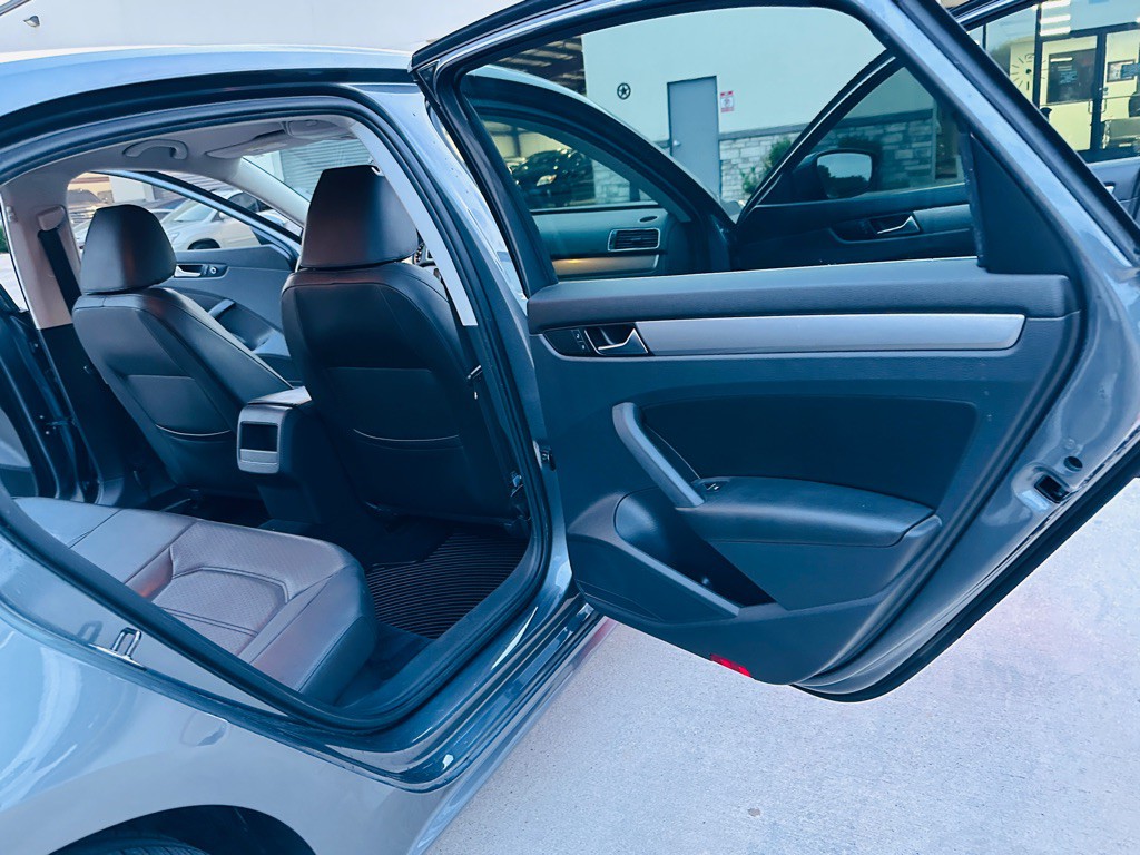 2014 Volkswagen Passat Image 19