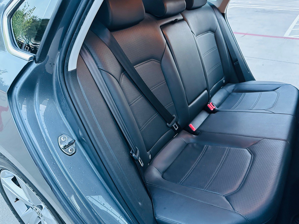 2014 Volkswagen Passat Image 20