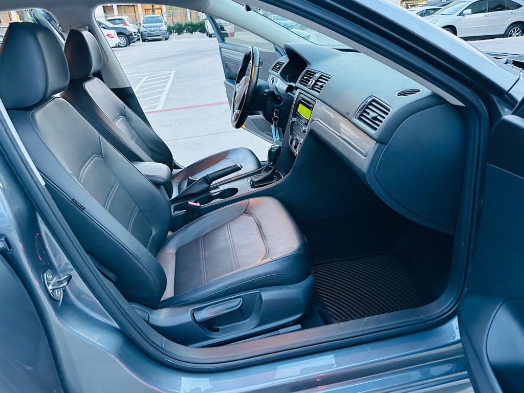 2014 Volkswagen Passat Image 21