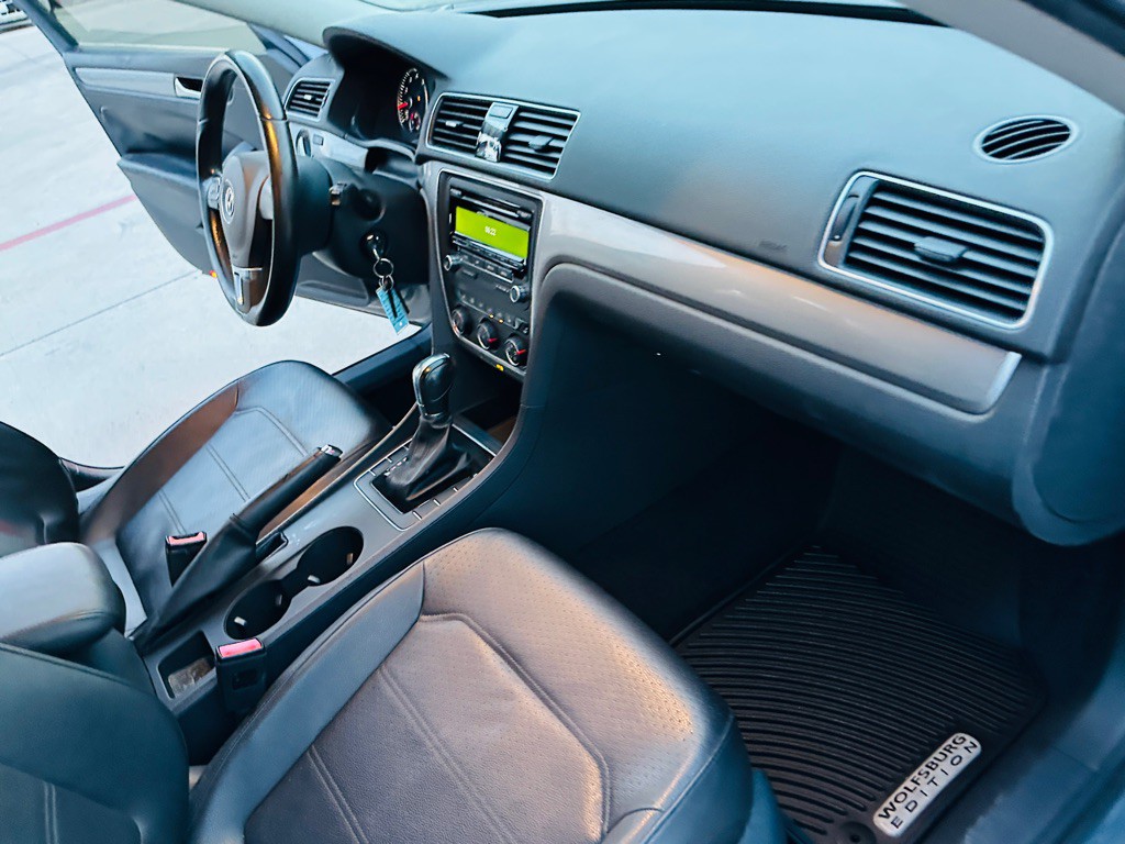 2014 Volkswagen Passat Image 22