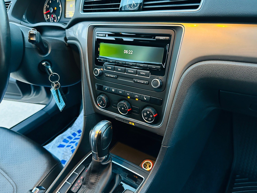 2014 Volkswagen Passat Image 23