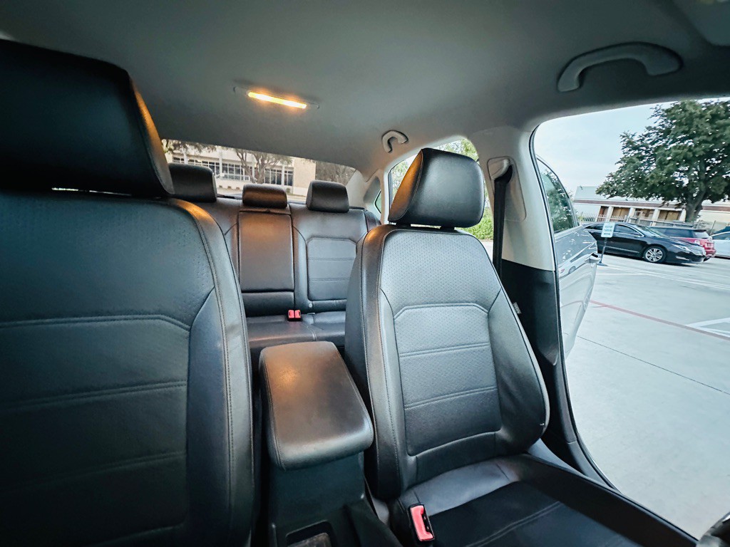 2014 Volkswagen Passat Image 24