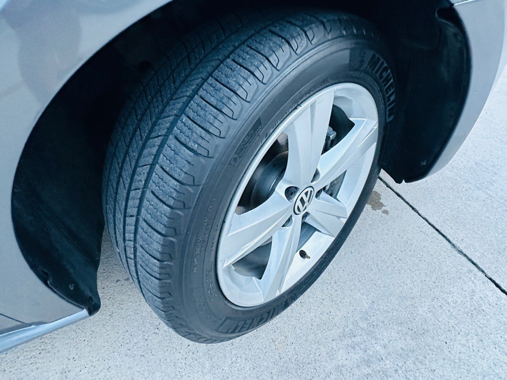 2014 Volkswagen Passat Image 25