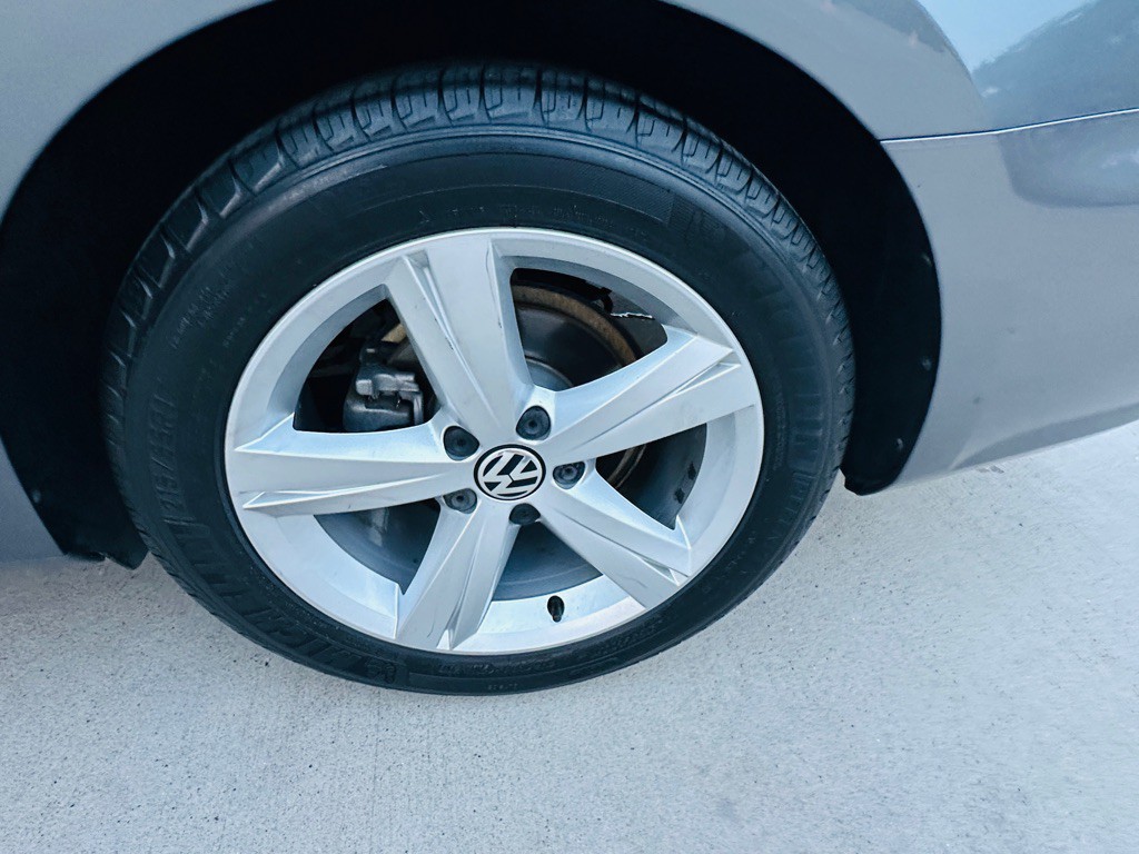 2014 Volkswagen Passat Image 27