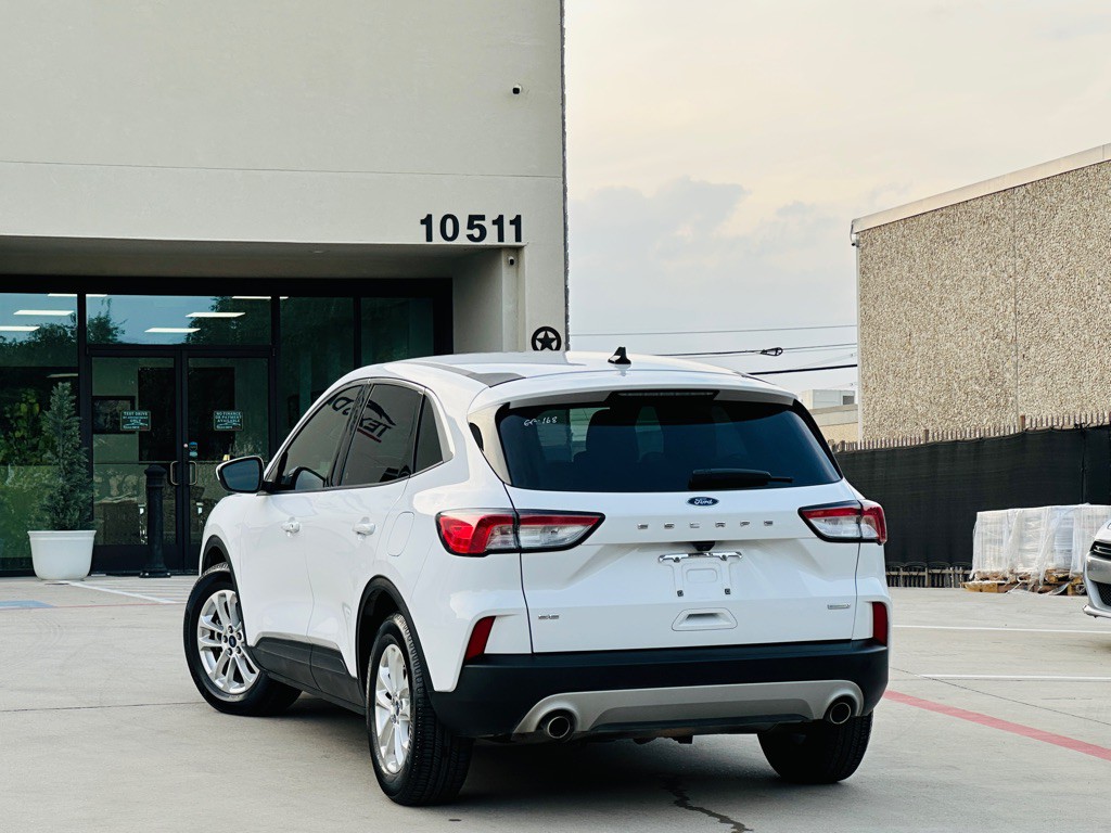 2020 Ford Escape Image 9