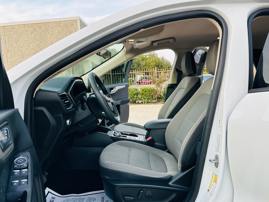 2020 Ford Escape Image 15