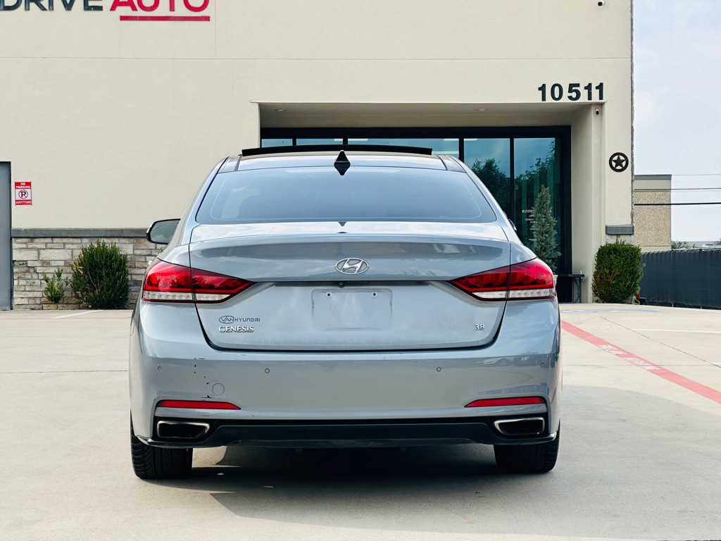 2015 Hyundai Genesis Image 9