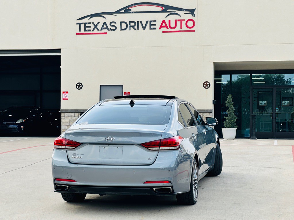 2015 Hyundai Genesis Image 10