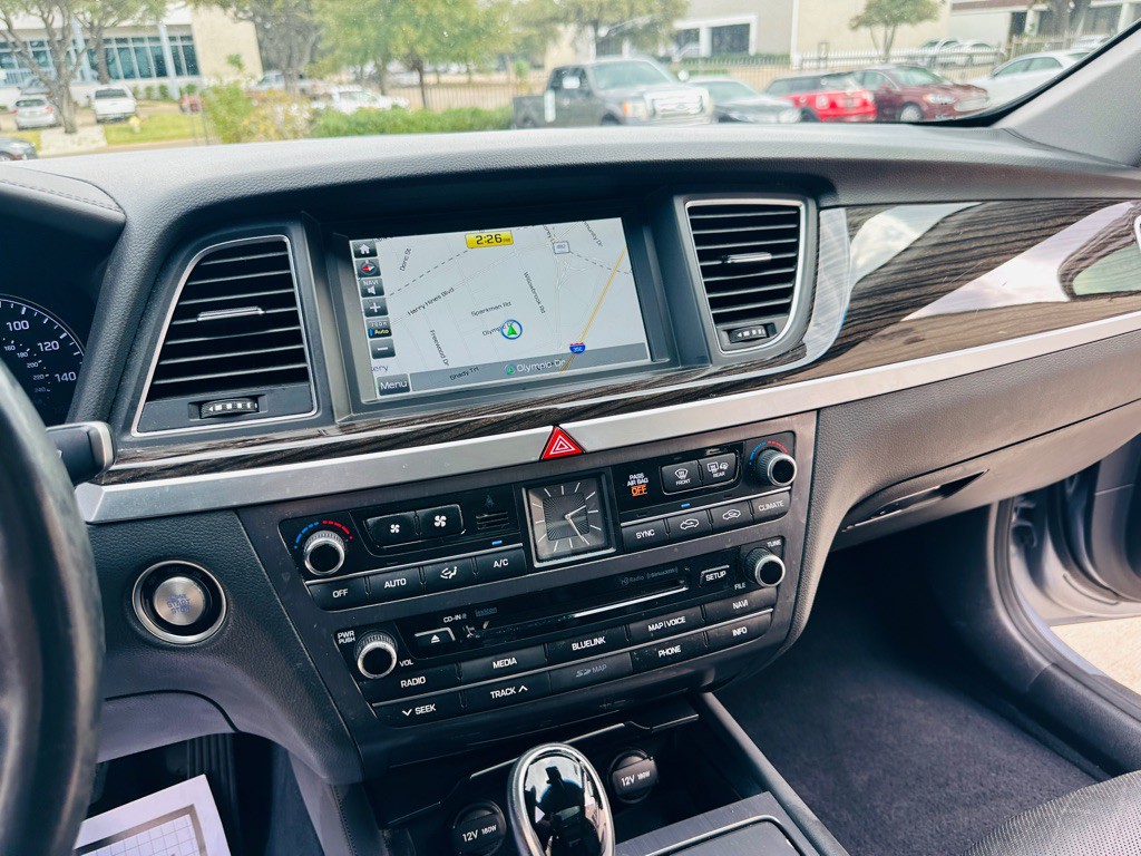 2015 Hyundai Genesis Image 16