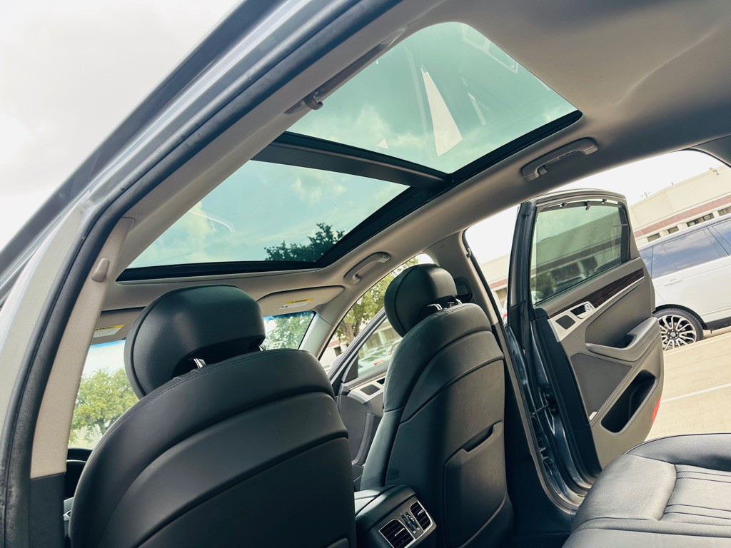 2015 Hyundai Genesis Image 19