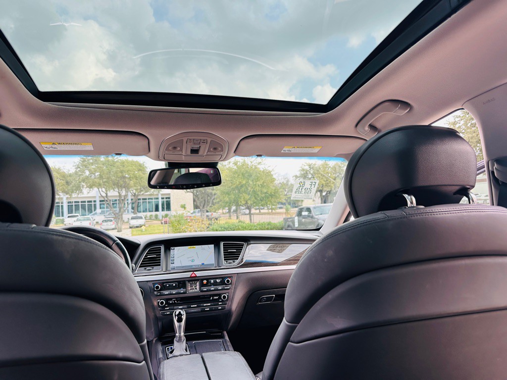 2015 Hyundai Genesis Image 21